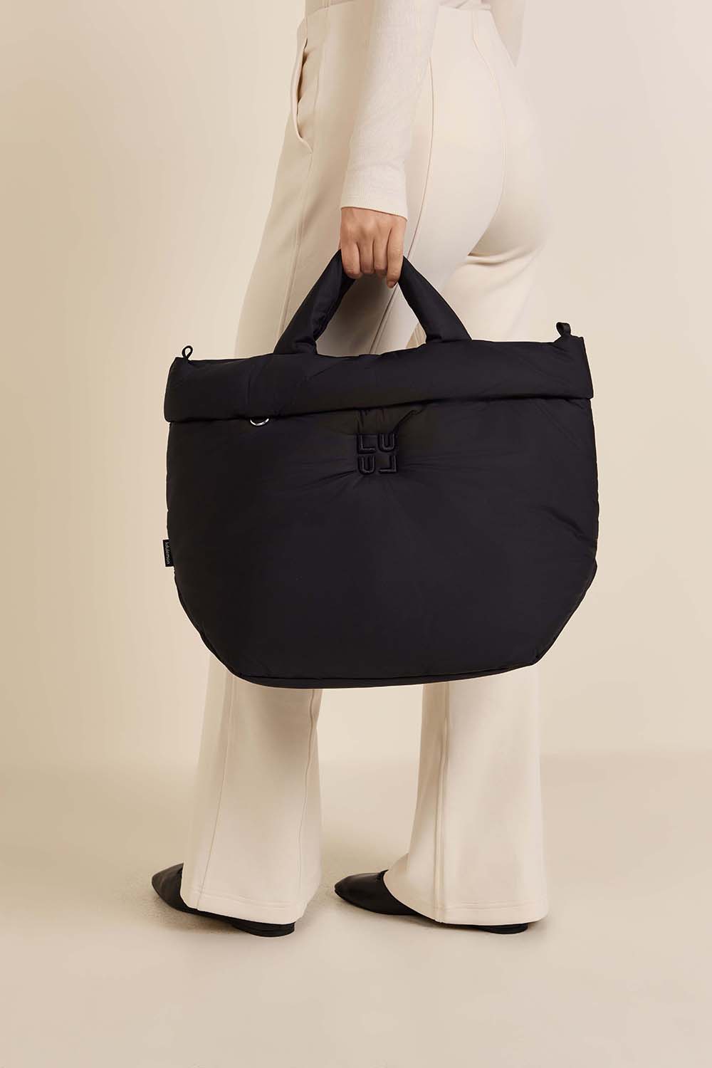 תמונת כל הלוק של On My Level Tote Bag Puffy